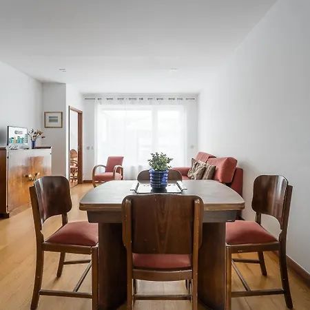 Guestready - Balcony Over Free Parking * Porto