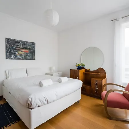 Guestready - Balcony Over Free Parking * Porto