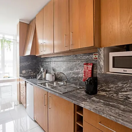 Guestready - Balcony Over Free Parking Appartamento Oporto