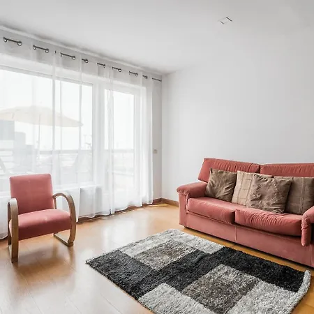 Guestready - Balcony Over Free Parking * Porto